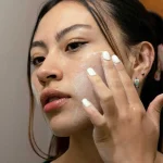 روش استفاده از فوم شستشوی صورت چای سبز تری دبلیو کلینیک